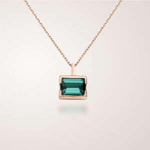 Collier Amazona, or rose