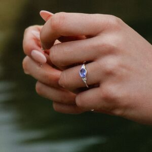 bague tanzanite or blanc, sandreta jewelry, plus de 20 ans experience en joaillerie, made in France