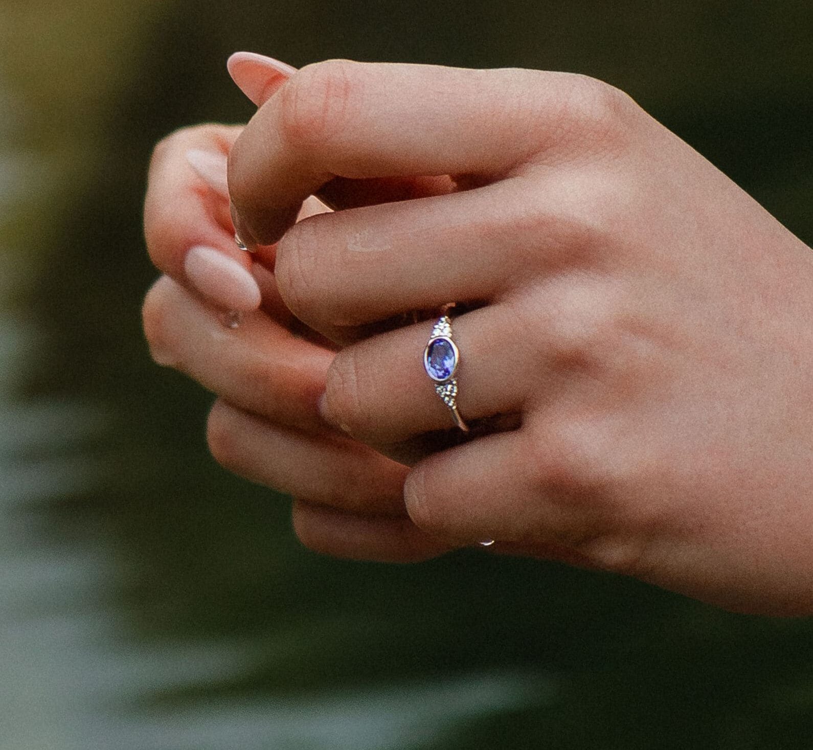 bague tanzanite or blanc, sandreta jewelry, plus de 20 ans experience en joaillerie, made in France