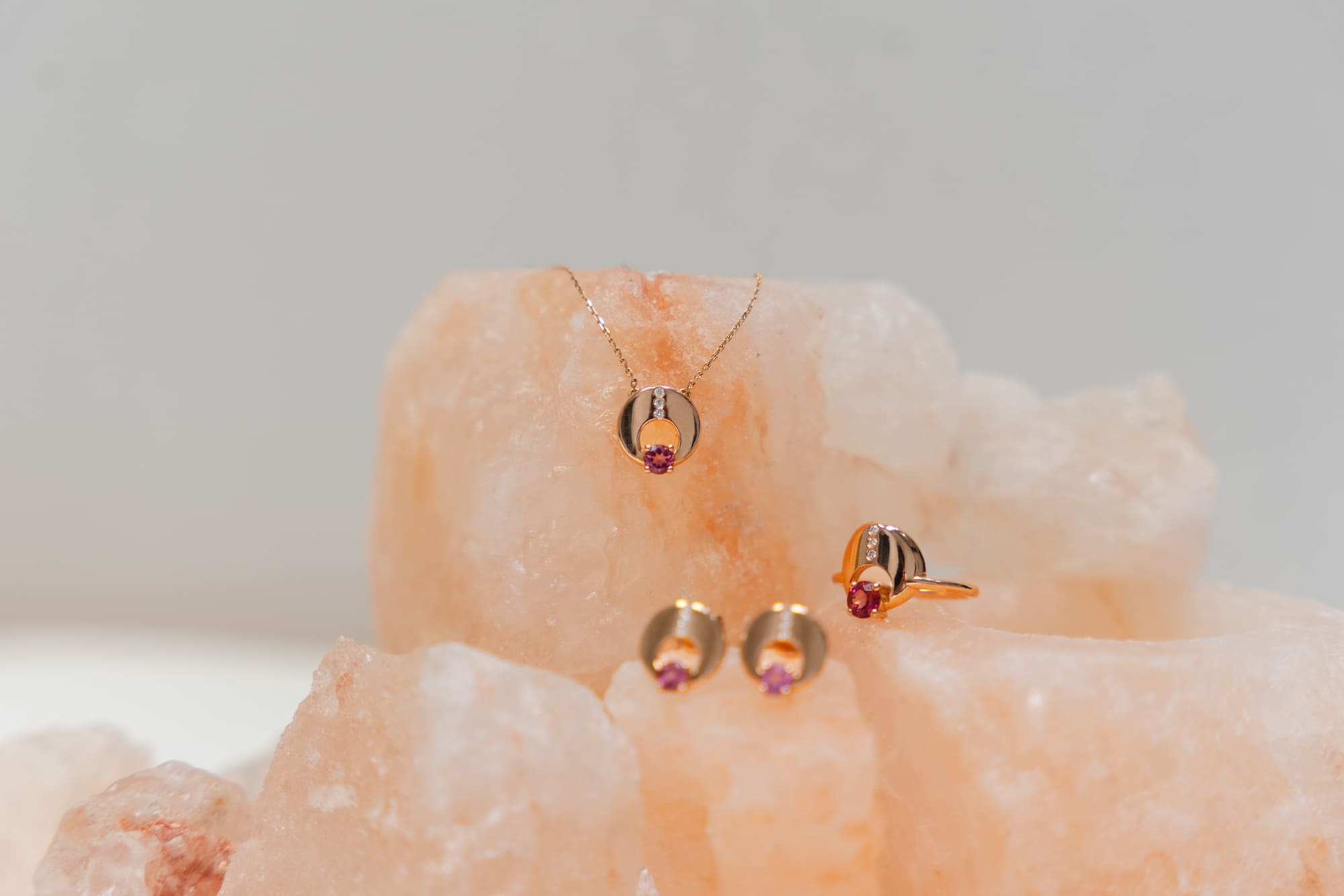 collection origin, tourmaline rose, or jaune 18 carats,fabrication française en or recyclé, marque sandreta jewelry, bijou sur mesure