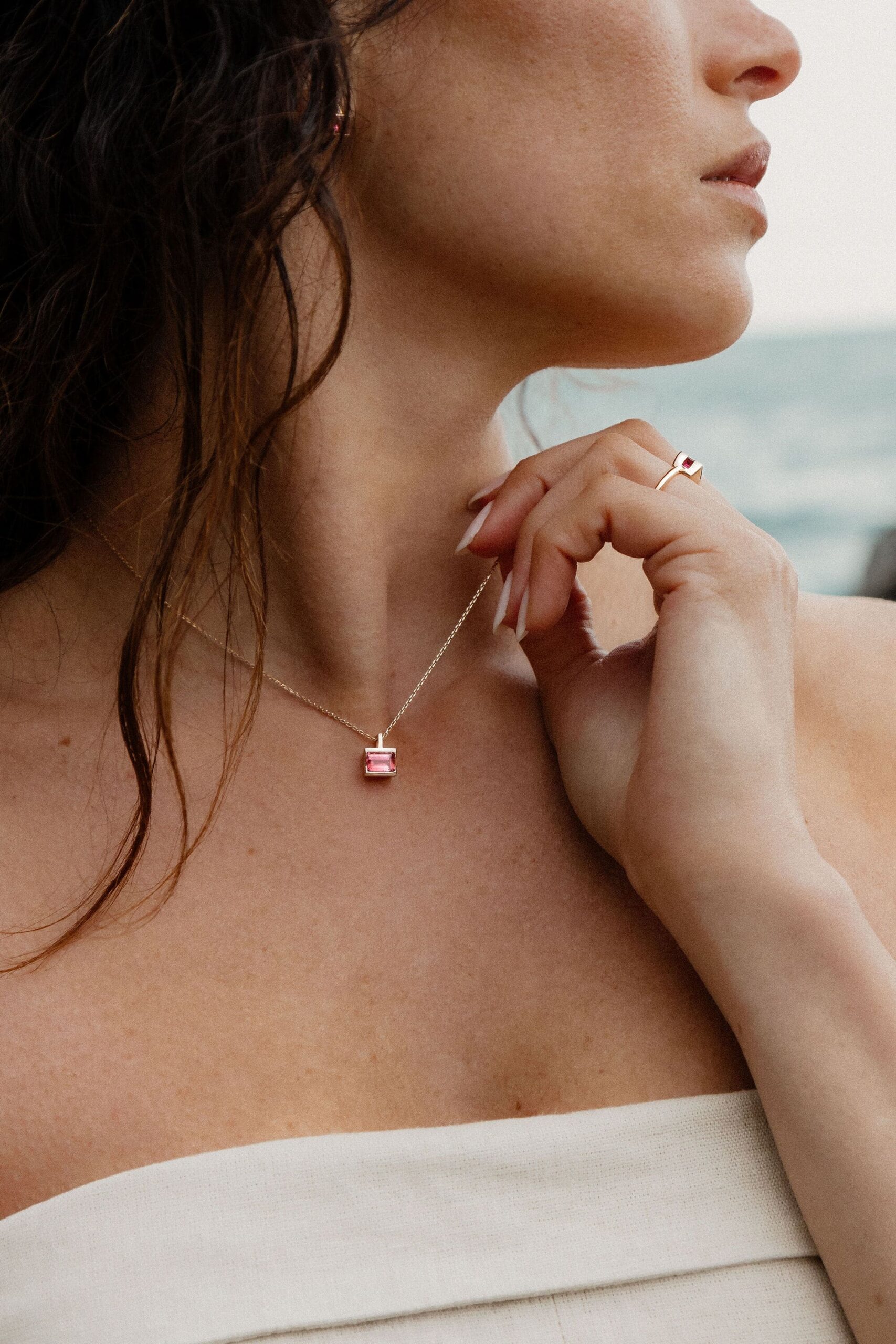 fabrication sur mesure bijou, or 18 carats, recyclé, pierres de couleur, sandreta jewelry