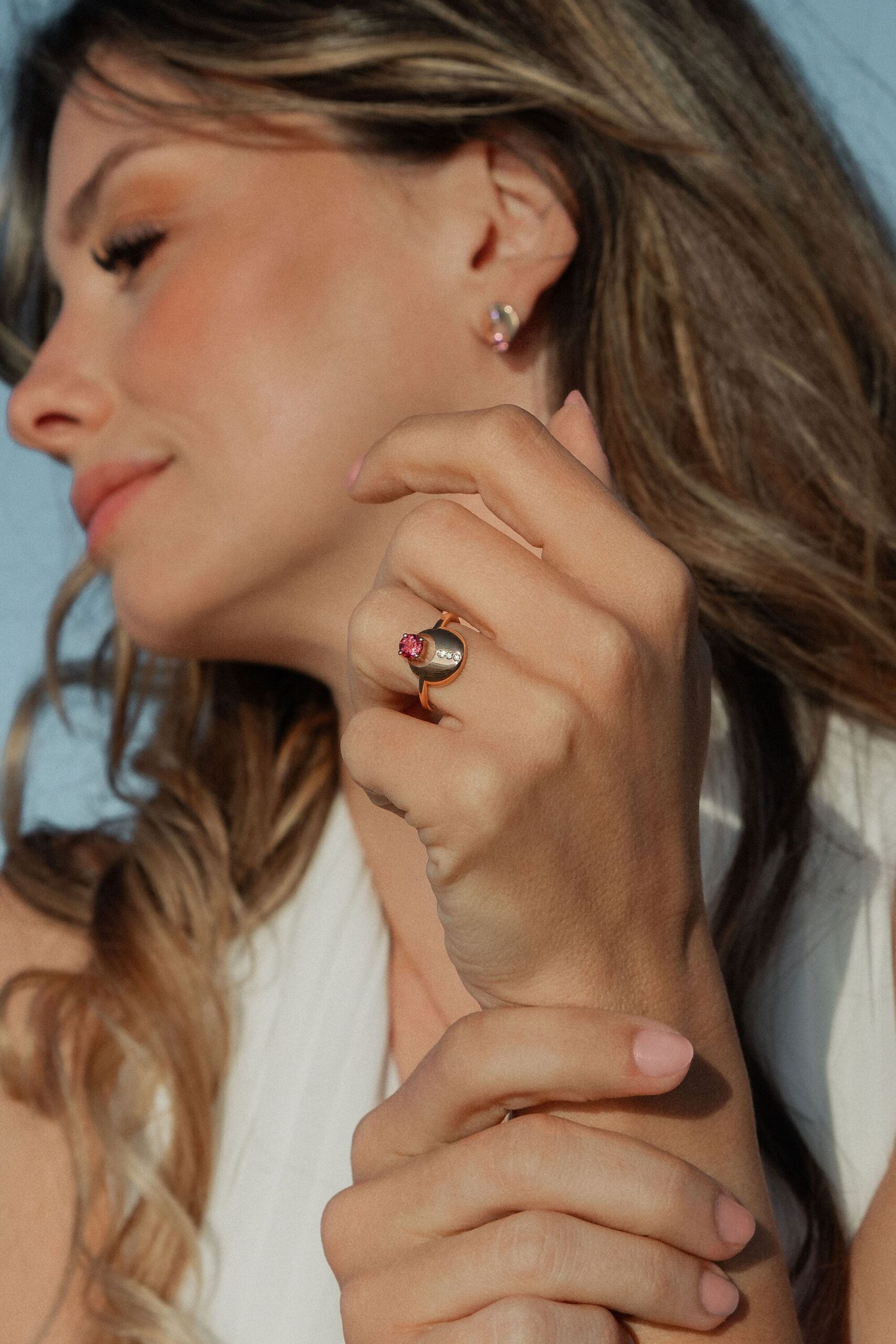 bague tourmaline rose, sandreta jewelry, joaillier createur, fabrication sur mesure, france, mannequin bijou
